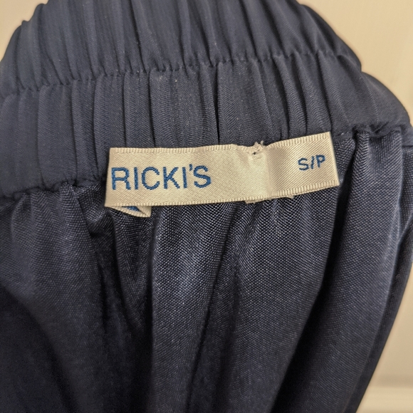 Pleated skirt - Picture 3 of 4